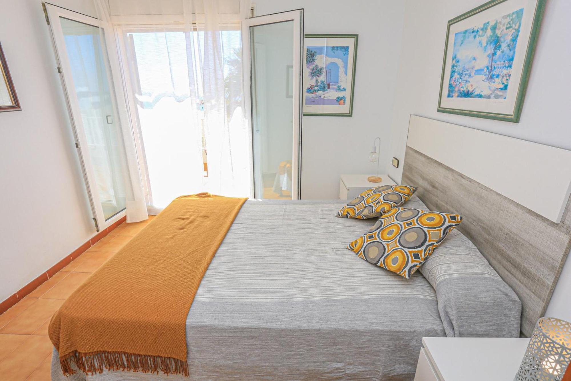 Villa Laura II - Only Families Кембрилс Екстериор снимка