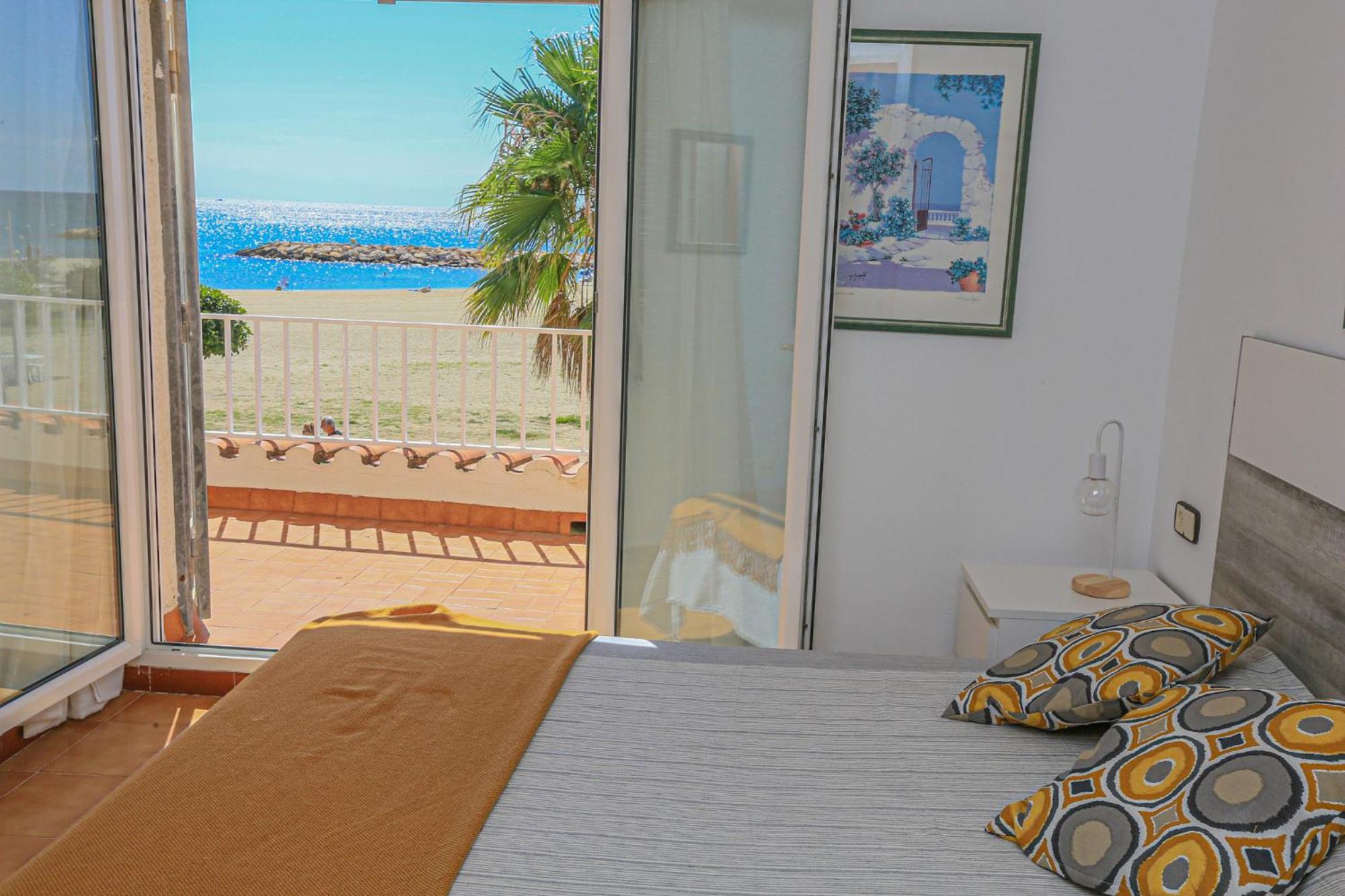 Villa Laura II - Only Families Кембрилс Екстериор снимка