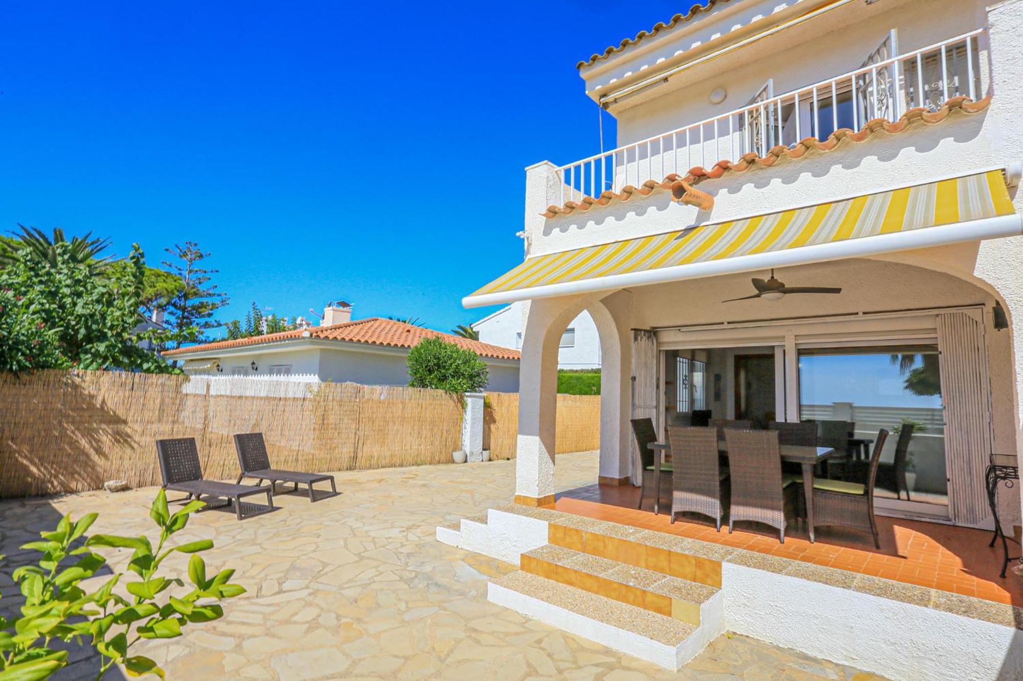 Villa Laura II - Only Families Кембрилс Екстериор снимка