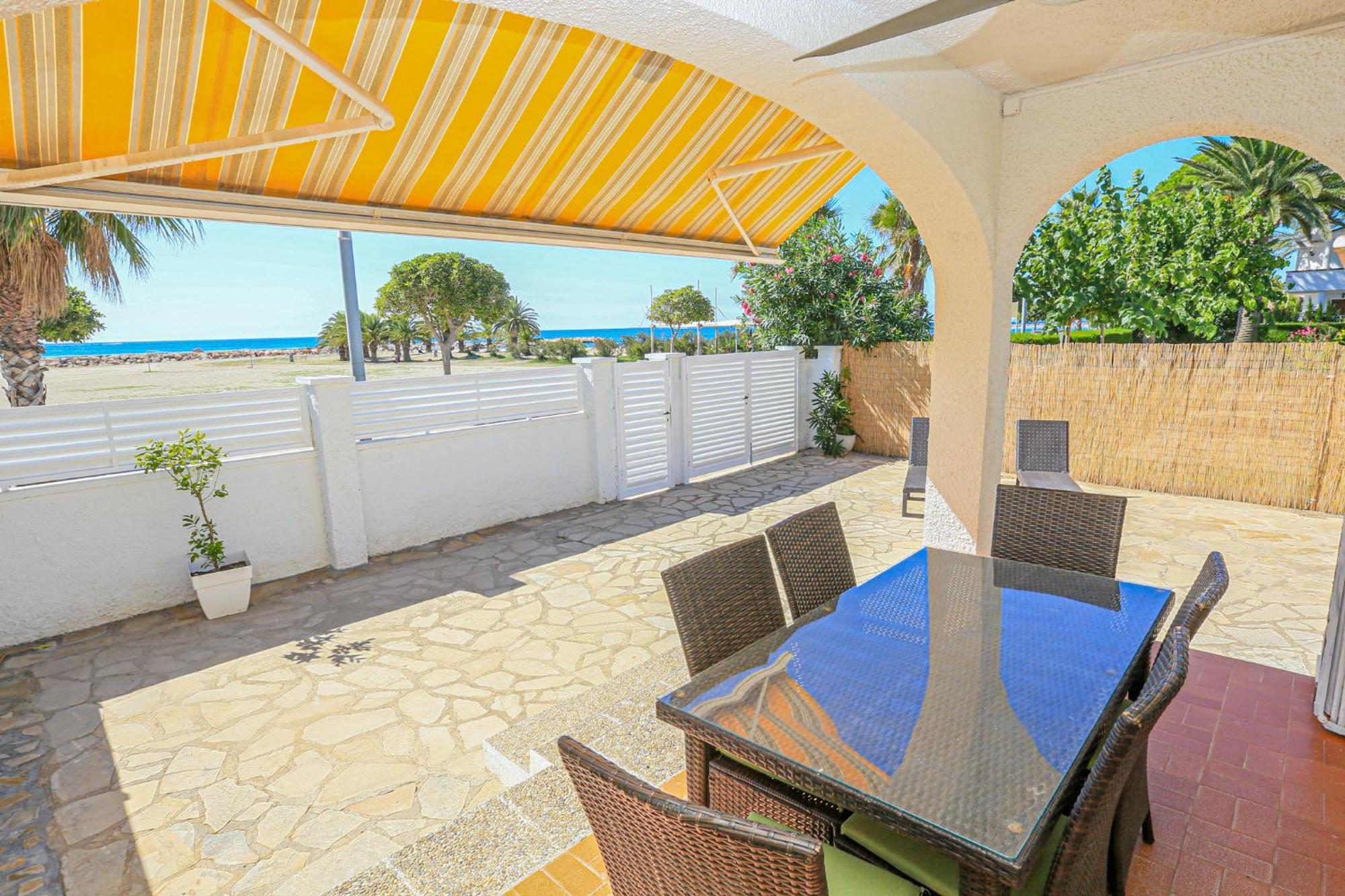 Villa Laura II - Only Families Кембрилс Екстериор снимка